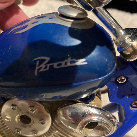 Plastic prays - Picture 2 of 3